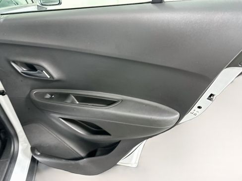 Used 2018 Chevrolet Trax LS FWD image 29
