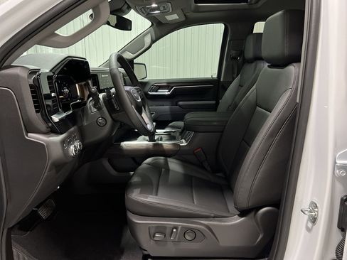 New 2026 GMC Sierra 1500 SLT image 18