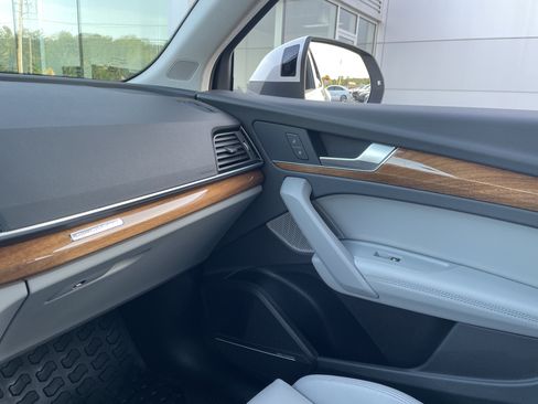 Certified 2024 Audi Q5 e Premium Plus w/ Premium Plus Package AWD/4WD image 9