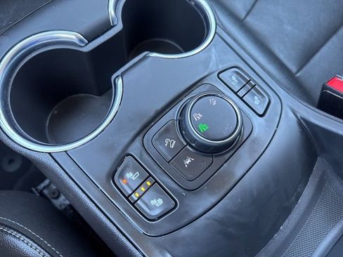 Used 2024 GMC Terrain SLT image 5