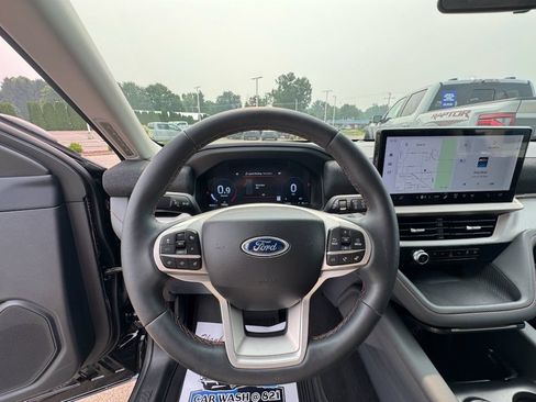 Used 2025 Ford Explorer Active w/ Active Comfort Package AWD/4WD image 19