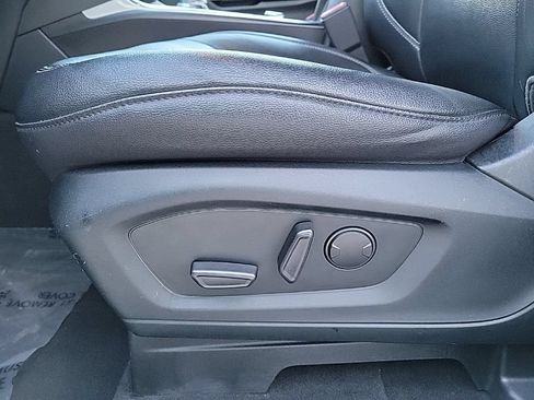 Used 2021 Ford Explorer XLT w/ Equipment Group 202A AWD/4WD image 13