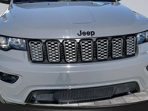 Certified 2022 Jeep Grand Cherokee Laredo X AWD/4WD image 29