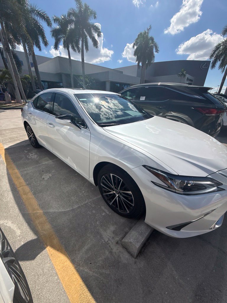 Used 2025 Lexus ES 300h w/ Premium Package FWD image 1