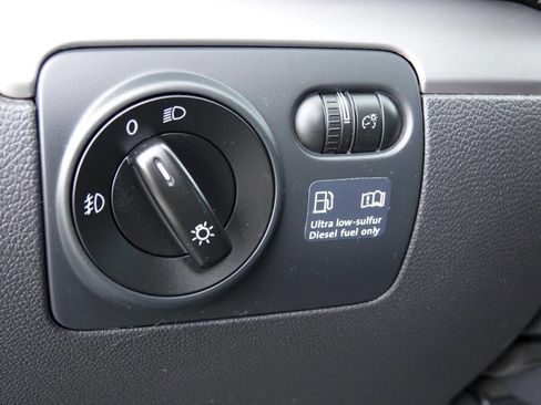 Used 2012 Volkswagen Golf TDI FWD image 68