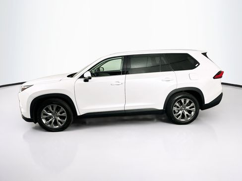 Used 2024 Toyota Grand Highlander FWD image 4