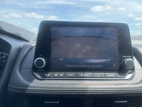 Used 2024 Nissan Rogue SV w/ SV Premium Package image 45