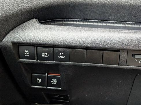 Used 2025 Toyota Sienna XLE Woodland Edition image 17