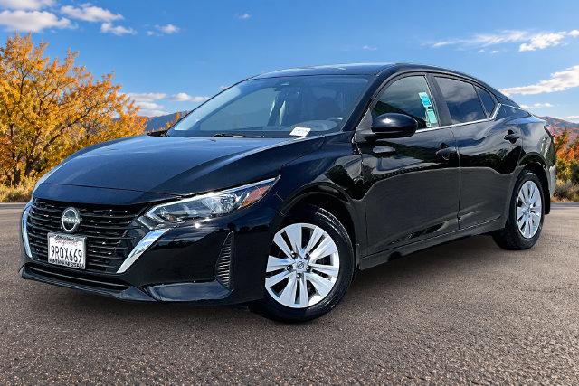 Certified 2025 Nissan Sentra S FWD image 3