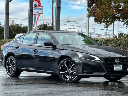 New 2025 Nissan Altima 2.5 SR image 2