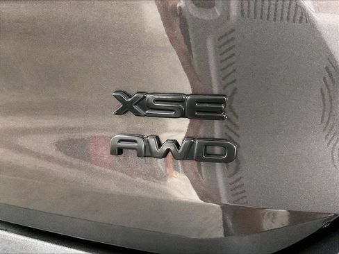 Used 2021 Toyota Highlander XSE AWD/4WD image 12