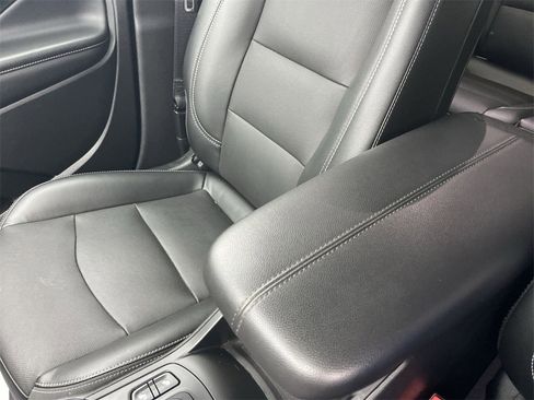 Used 2023 GMC Terrain SLT image 26