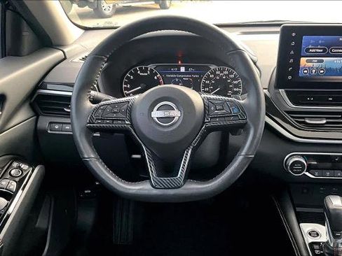 Certified 2023 Nissan Altima 2.0 SR image 5