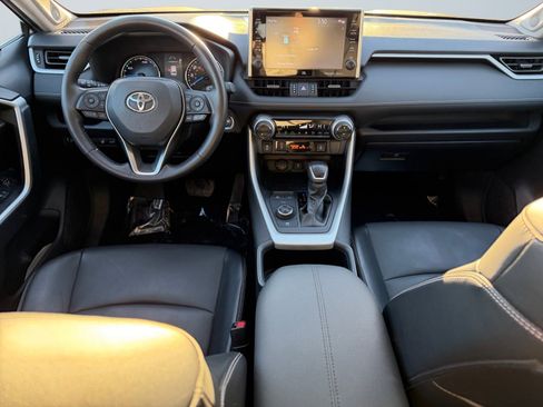 Used 2022 Toyota RAV4 XLE Premium image 11