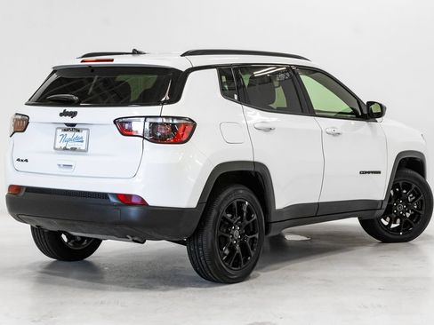 Certified 2025 Jeep Compass Latitude w/ Convenience Group AWD/4WD image 30