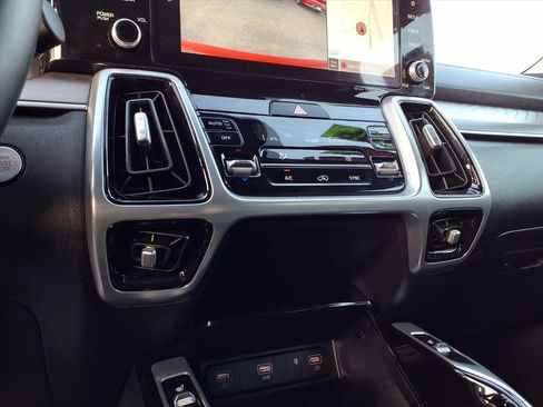 Certified 2022 Kia Sorento SX image 20