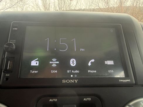 Used 2013 Jeep Wrangler Unlimited Sahara image 25