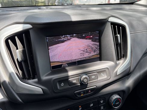 Used 2024 GMC Terrain SLE FWD image 23