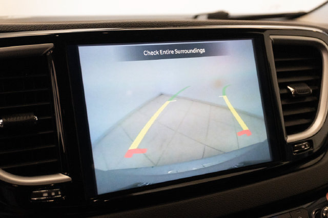 Used 2024 Chrysler Pacifica Touring-L FWD image 15