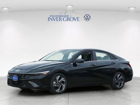 Used 2024 Hyundai Elantra SEL w/ Convenience Package FWD image 3