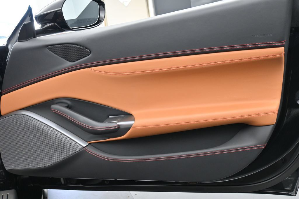 Used 2020 Ferrari Portofino RWD image 24