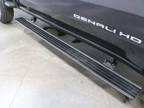 Used 2024 GMC Sierra 2500 Denali Ultimate AWD/4WD image 14