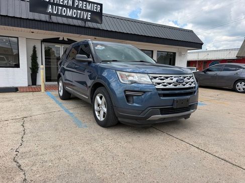 Used 2019 Ford Explorer XLT FWD image 3