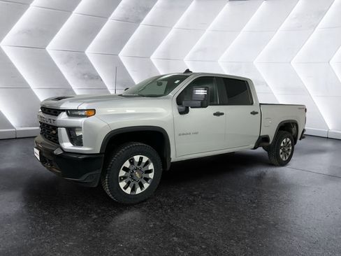 Used 2022 Chevrolet Silverado 2500 Custom w/ Custom Value Package AWD/4WD image 3