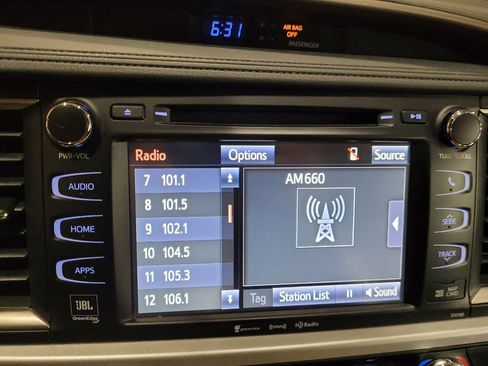 Used 2017 Toyota Highlander Limited image 25