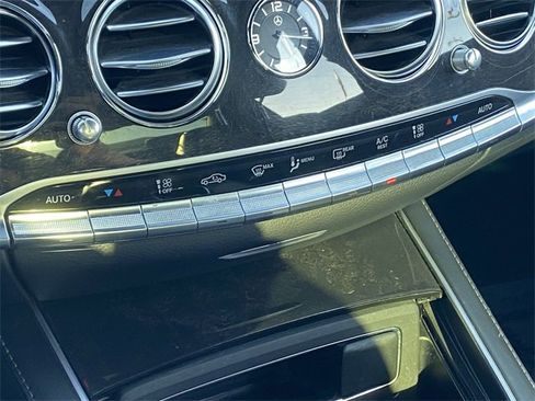 Used 2019 Mercedes-Benz S 560 Sedan image 16
