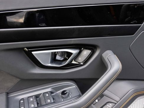 Used 2024 Lamborghini Urus S image 18