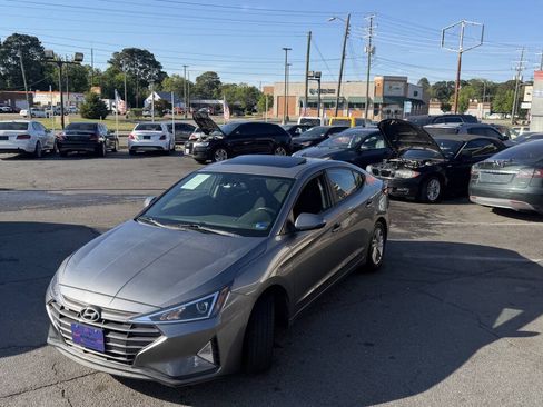 Used 2019 Hyundai Elantra Value Edition w/ Cargo Package FWD image 4