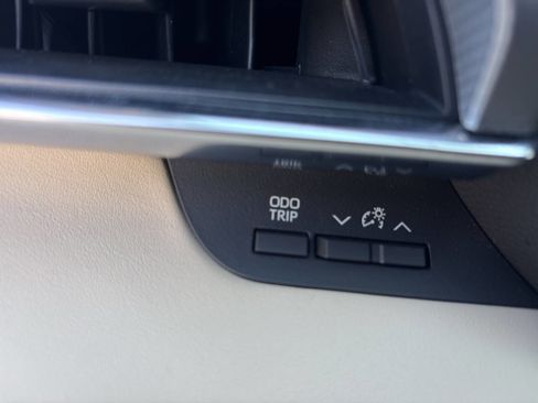 Used 2021 Toyota Highlander Platinum image 39