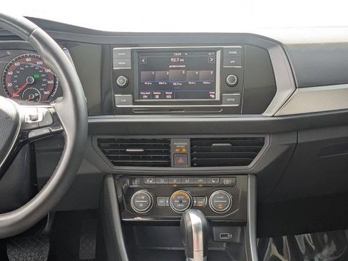 Used 2019 Volkswagen Jetta SE w/ Cold Weather Package image 13