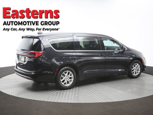 Used 2023 Chrysler Pacifica Touring-L FWD image 44