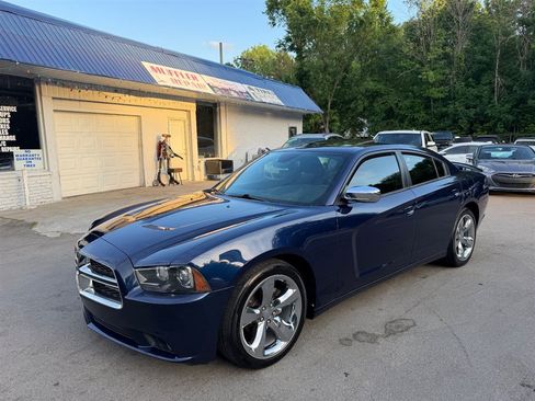 Used 2014 Dodge Charger SXT w/ Driver Confidence Group (AJG) RWD image 6