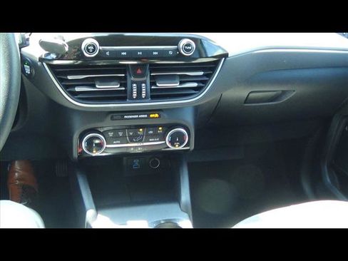 Used 2022 Ford Escape SE image 25