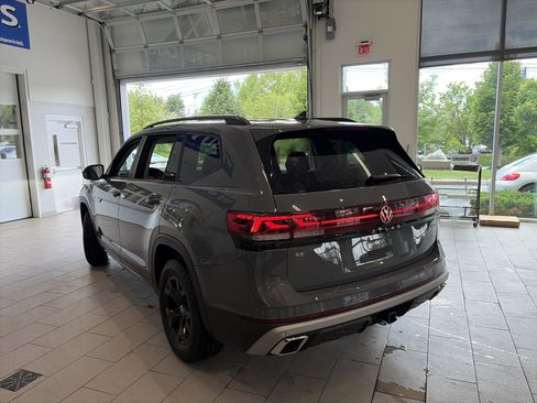 Used 2025 Volkswagen Atlas Peak Edition SE AWD/4WD image 14