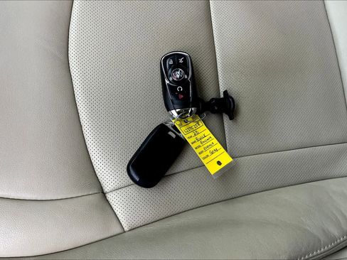 Used 2020 Buick Enclave Essence w/ Sound and Sites Package FWD image 15