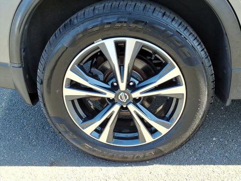 Used 2019 Nissan Rogue SV w/ Premium Package image 8