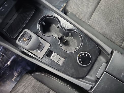 Used 2024 Nissan Rogue SV image 23