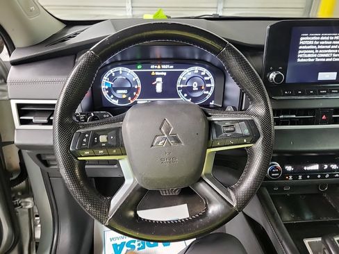 Used 2023 Mitsubishi Outlander SE Black Edition FWD image 13