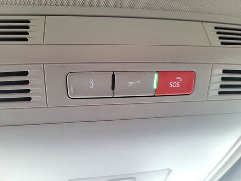 Used 2022 Volkswagen Taos SE w/ Panoramic Sunroof Package image 18