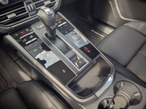 Certified 2026 Porsche Macan AWD/4WD image 21