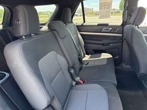 Used 2018 Ford Explorer XLT w/ Equipment Group 201A AWD/4WD image 12