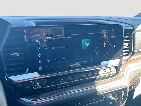 Used 2025 Chevrolet Silverado 1500 LT image 15