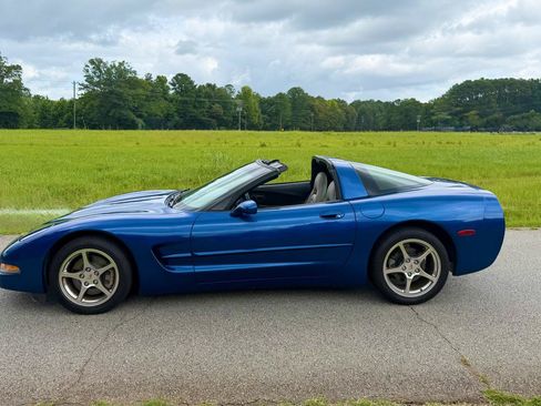 Used 2002 Chevrolet Corvette Coupe w/ Preferred Equipment Group2 RWD image 6