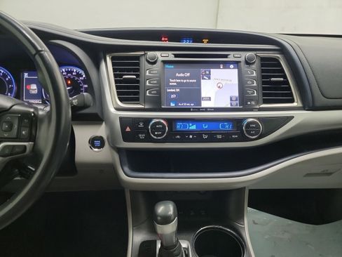 Used 2019 Toyota Highlander XLE image 20