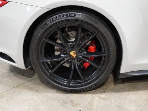 Used 2018 Porsche 911 image 26