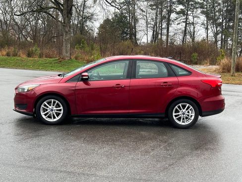 Used 2016 Ford Focus SE w/ Reverse Sensing Package image 5